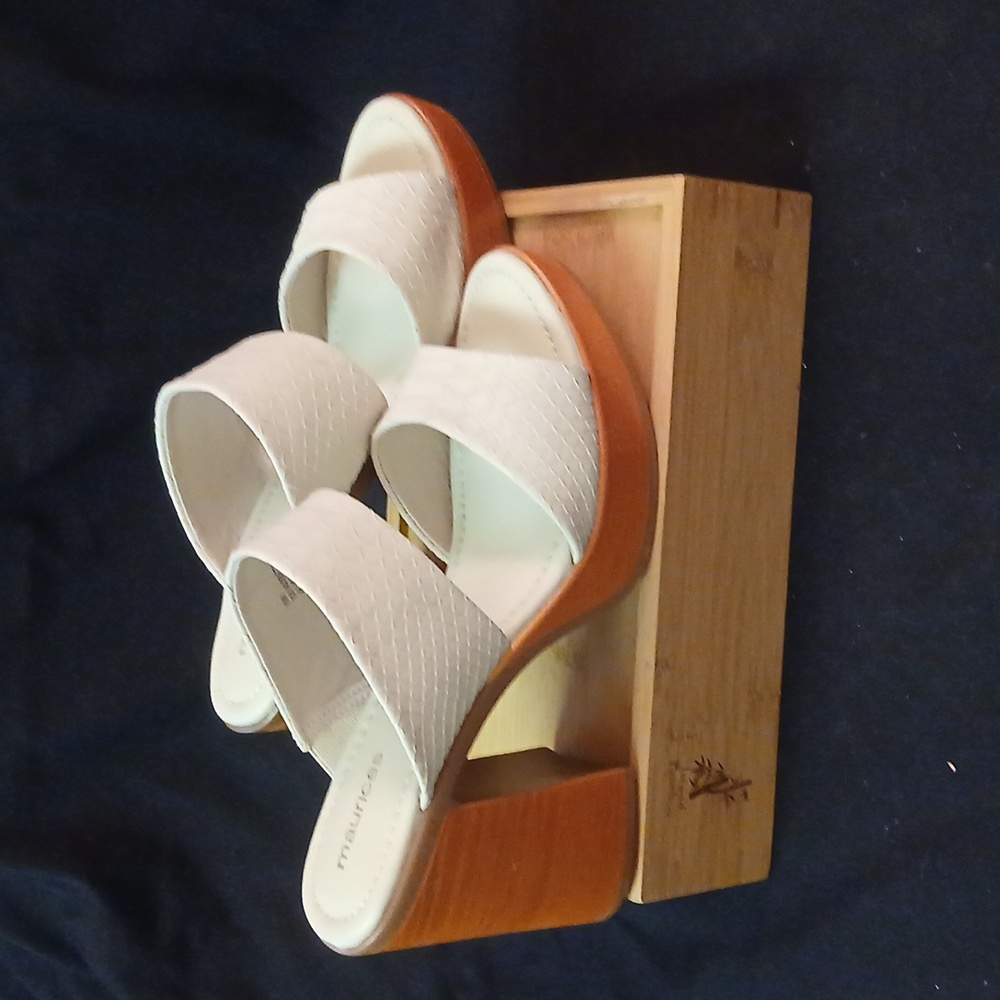 Sandals - Picture 2 of 4
